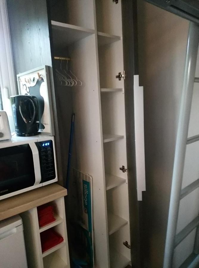 Studio Meuble 1 Piece Entierement Equipe Sans Cloisons Separatives Chavagnes-en-Paillers Exterior photo